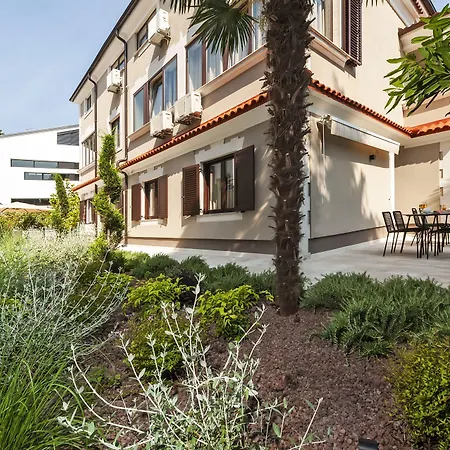 Sunset Bed & Breakfast 4*